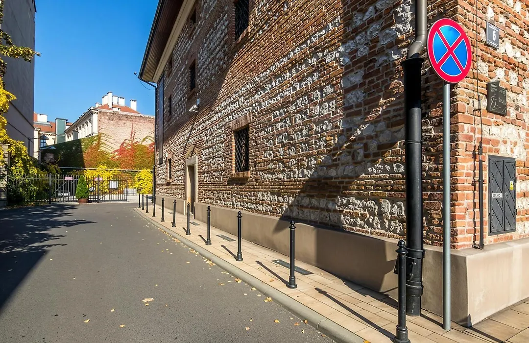 Cracow Best Location Apartment With Garden-1